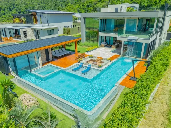 Casa de Alto Padrão à Venda no Condomínio Fazenda Serra Azul | 566 m² | 4 Suítes | Elevado
