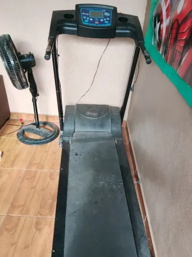 Vendo esteira semi novo 