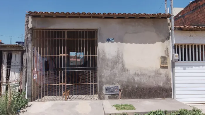 Casa a venda em avenida principal