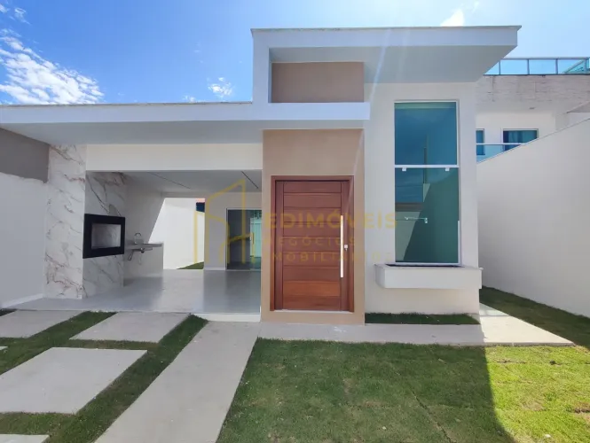 Viva com Estilo: Casa com 3 Quartos e Cozinha Integrada em Planície da Serra!