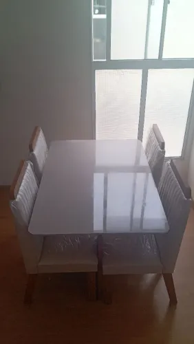 Mesa 4 cadeiras nova