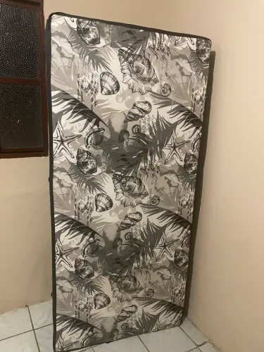 Vendo cama com apenas 5 dias de uso de solteiro parte de baixo!