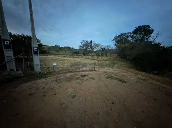 Terreno de chácara em condomínio fechado 1600m2 plaino aceito troca em veiculo