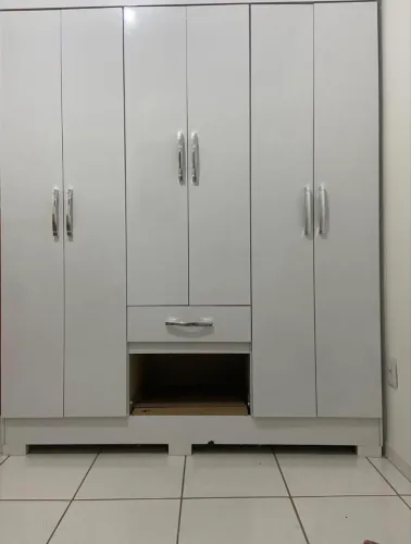 VENDO GUARDA ROUPA EM BOM ESTADO? R$250