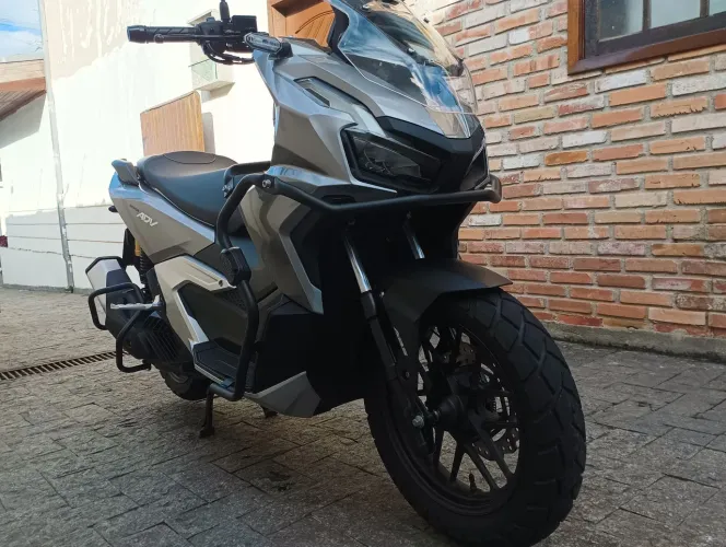 Honda ADV 160 igual a zero, único dono.