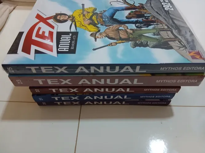 Coleção Tex edição histórica 17 volumes e Tex anual 5 volumes