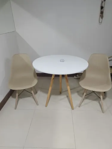 Mesa + 2 caseiras