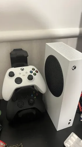 Vendo Xbox Series S Usado com 2 controles