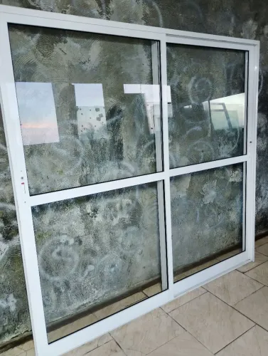 Porta tamanho 2.17 de largura por 2.09 altura