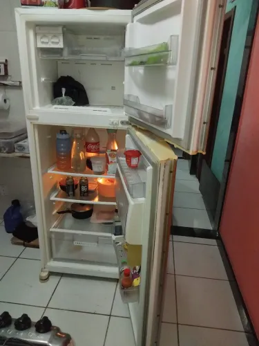 Vendo geladeira dúplex gelo seco em excelente estado de conservação 600 reais