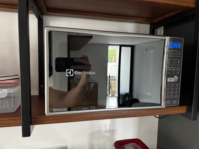 Vendo MICROONDAS ELETROLUX 27 litros INOX