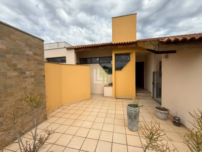 Casa para VENDA/LOCAÇÃO na Vila Rio Branco - 3 minutos do Maxi Shopping