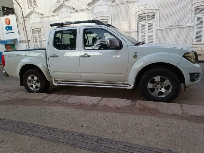 Nissan Frontier SV At.cd 4X4 2.5 TB Diesel Mec. 2013