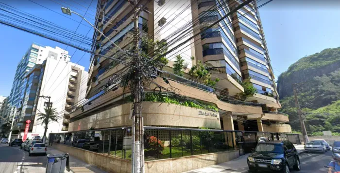 Apartamento para alugar com 120m² na Praia da Costa Vila Velha