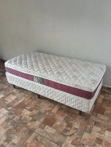 Linda Cama Box Solteiro CASTOR Semi Nova