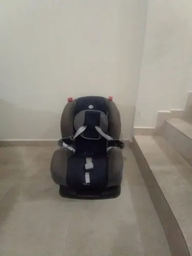 Cadeirinha para transportar criança em automóveis
