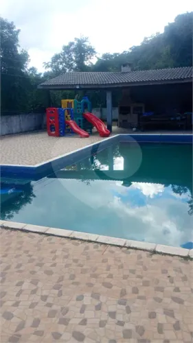 Condomínio com 3 quartos para locação em Caraguatá - SP