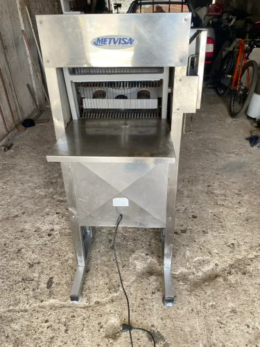 Fatiadeira de pães Metvisa 