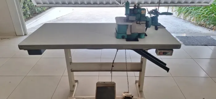 MAQUINA DE  COSTURA OVERLOCK SEMI-INDUSTRIAL