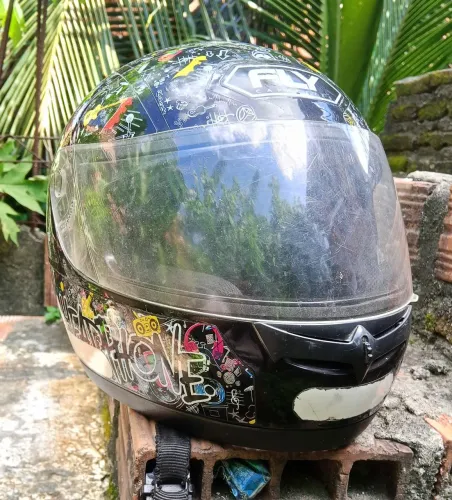 Capacete personalizado (Seminovo) apenas 180$
