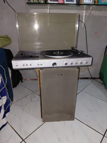 Vitrola,rádio e toca fitas