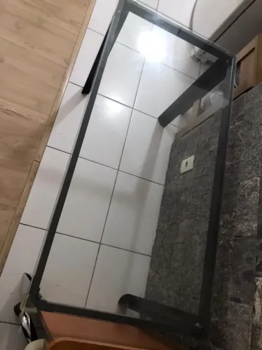 Mesa Escritório com tampa de vidro