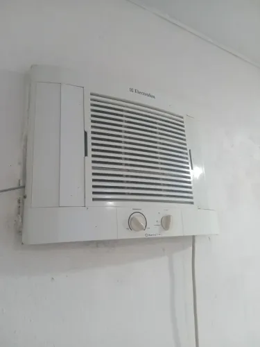 Vendo um ar condicionado bom de 10 mil btus ?