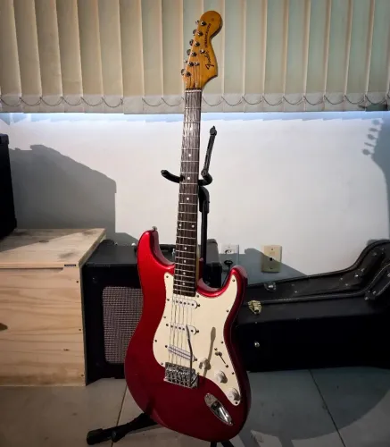 Guitarra Stratocaster com mini humbucker