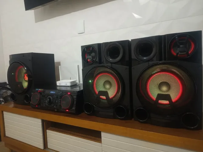 Som LG XBOOM CM 8460