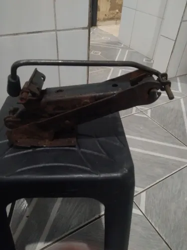 Vende-se um macaco hidráulico usado val
