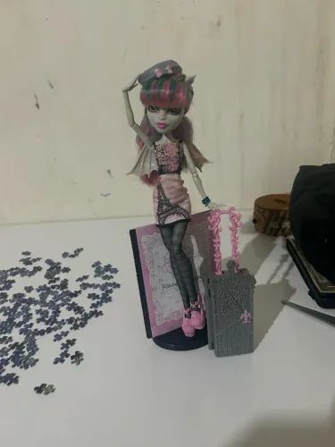 Boneca monster high Rochelle Scaris 