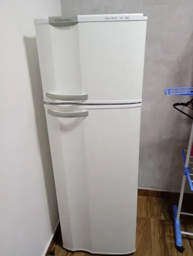 Geladeira Electrolux semi nova