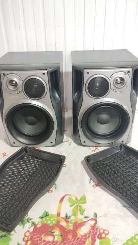 Par caixas acústicas Aiwa modelo NSX-F9 excelente estado e funcionando normalmente.