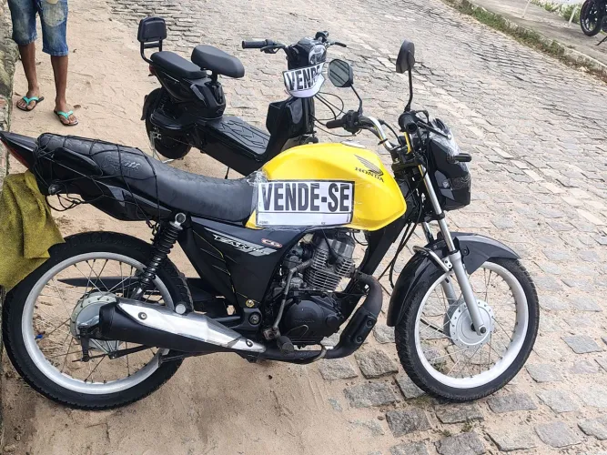 Vendo Honda Fan 125 2013/2014 valor 8800 reais telefone para contato *