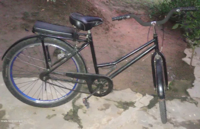 Bicicleta Aro 26 1.95 folha Aéreo  cor preta liso 