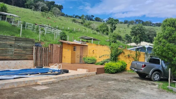 Chácara com 3 dormitórios à venda, 24200 m² por R$ 1.000.000,00 - Registro - Taubaté/SP