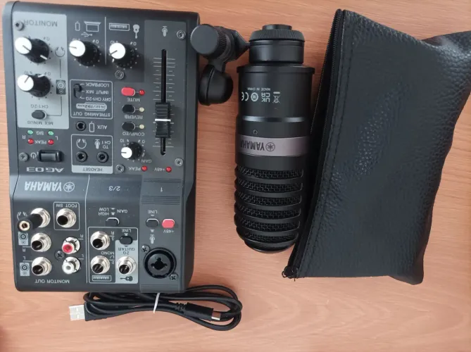 MESA DE SOM YAMAHA ORIGINAL COM MICROFONE