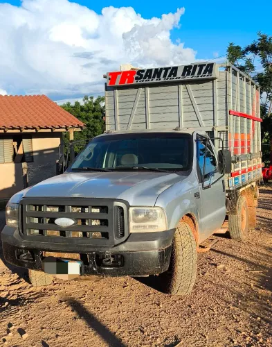 Transporte de cavalo e gado.