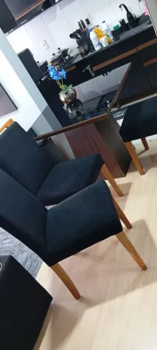 Vendo mesa com 3 cadeiras estofadas