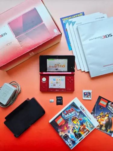 Nintendo 3DS Vermelho Completo na Caixa Original + Cartão SD 32GB Cheio de Jogos