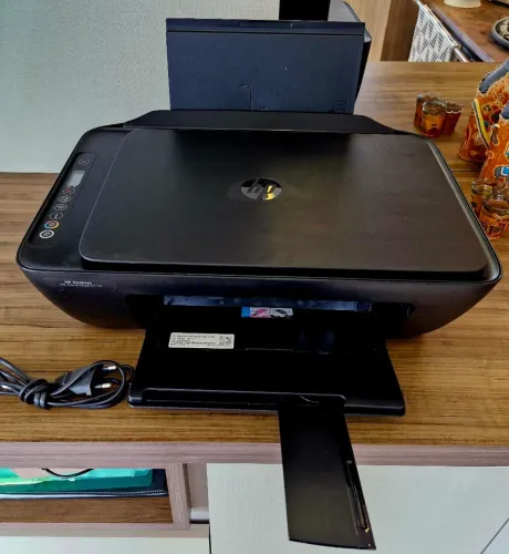 Impressora Multifuncional HP DeskJet 2774 Wi-Fi - Perfeita e Pouco Usada