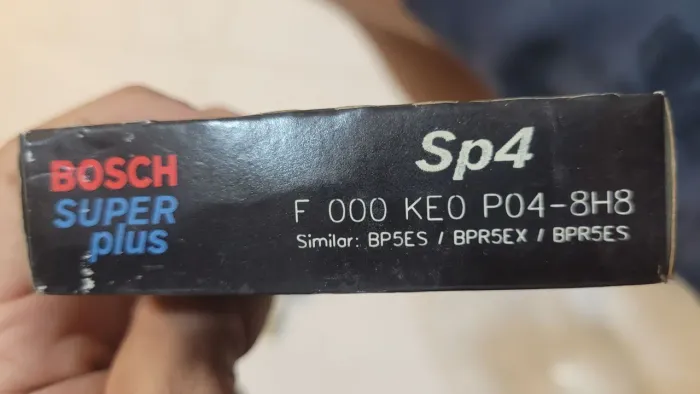 Velas *BOSCH SP4 - F 000 KE0 P04-8H8*, equivalente a NGK BP5ES / BPR5ES, original.