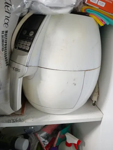 Air Fryer pouco uso 127v seminova digital