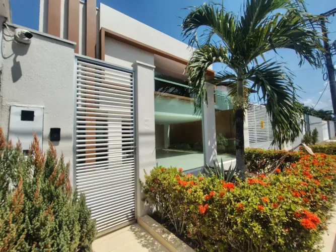 Casa Duplex de ótimo padrão no Ponta Negra1, 4 suites, Escritório. Piscina. Mobiliada