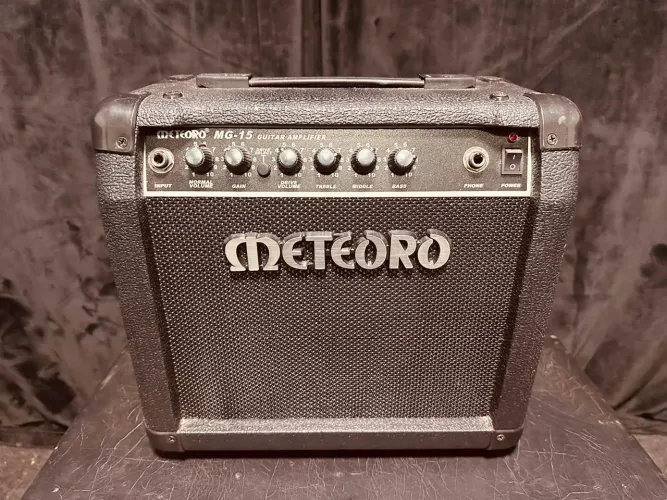 Amplificador de guitarra Meteoro Mg 15