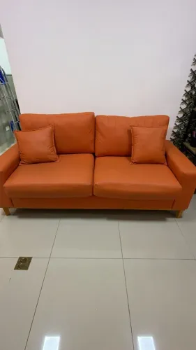 Sofá laranja de 3 lugares