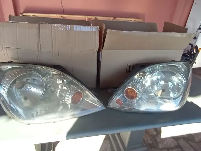 Farol do Ford fiesta 2003/2007