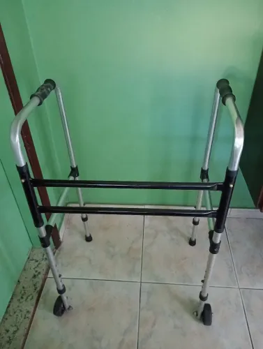 Andador de alumínio