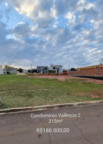 Terreno à Venda no Condomínio Valência 2