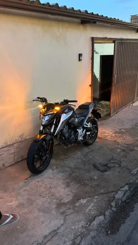 Vendo 300f, tem que assumir as parcelas!! Chama no chat
